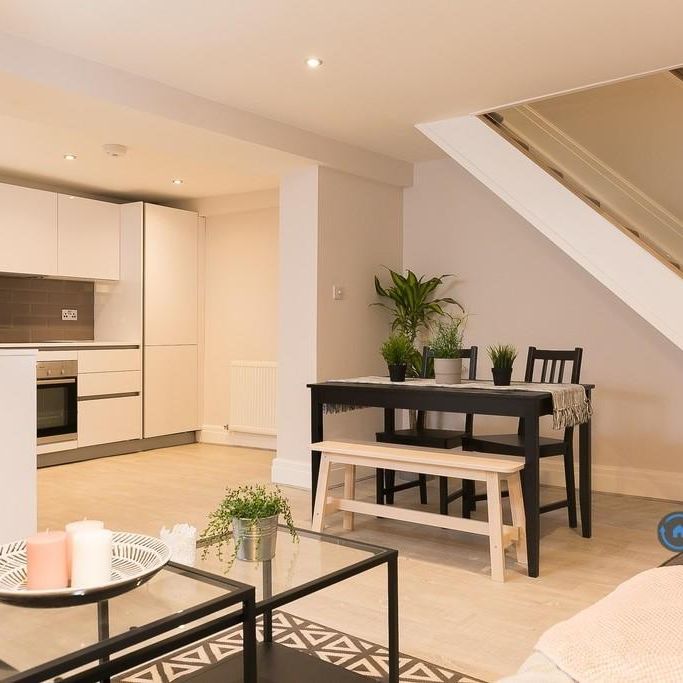 2 bedroom flat to rent - Photo 1