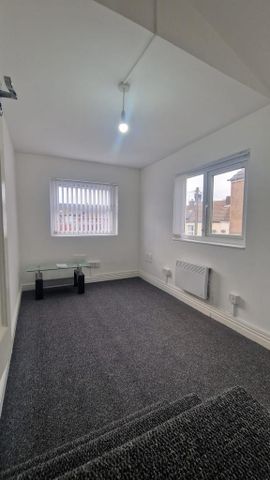 4 bedroom flat to rent - Photo 3