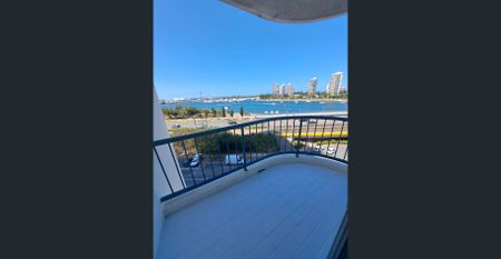 Modern studio apartment on the Southport Broadwater! - Photo 3