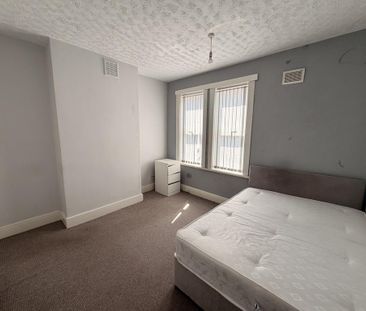 3 bedroom terraced house to rent - Photo 6