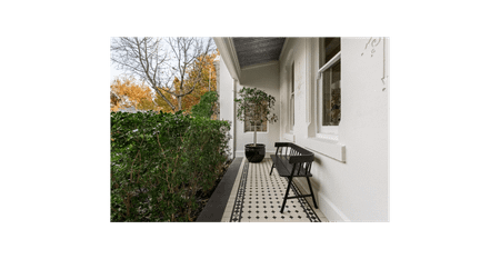 Sleek Two Bedroom home in prime Carlton location - Photo 5