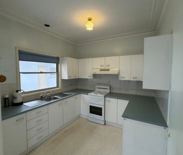 Lovely family home - Photo 5