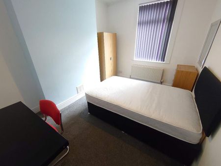 4 bedroom terraced house to rent - Photo 5