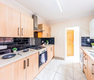 4 bedroom terraced house to rent - Photo 4