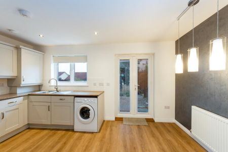 2 bedroom semi-detached house to rent - Photo 5