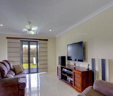 Spacious Family Home with Double Gate Access - Photo 6