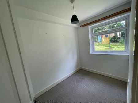 2 bedroom ground floor flat to rent - Photo 4