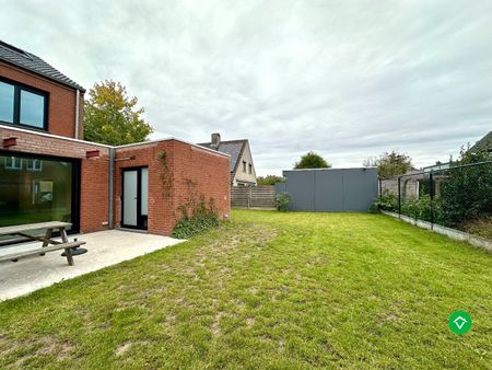 Instapklare gezinswoning met zonnige tuin, drie slaapkamers en garage te Sint-Andries - Photo 2