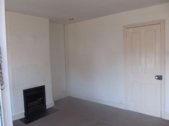 2 bedroom House - Fishers Green Road, Stevenage - Photo 1