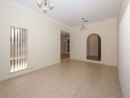 Spacious Family Home - Photo 4