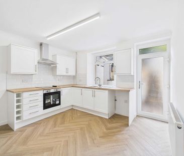 4 bedroom terraced house to rent - Photo 3