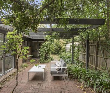 28 Kennealy Street, Surrey Hills - Photo 4