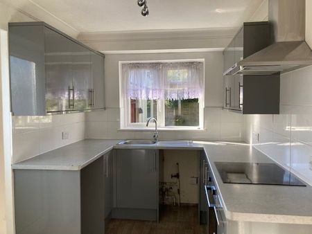 3 bed semi-detached house to rent in Bridgewater Road, Poole, BH12 - Photo 5