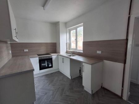 3 bedroom end of terrace house to rent - Photo 2
