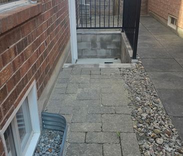 For Lease - 83 Aloe Avenue, Richmond Hill, Ontario - Photo 2