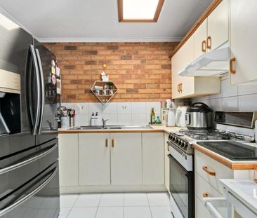 COZY 2-BEDROOM UNIT IN PRIME ST ALBANS LOCATION - Photo 4