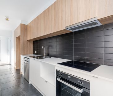 NEWLY BUILT DUPLEX IN WONDUNNA - Photo 4