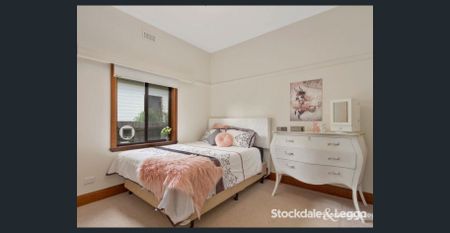 Family Living - Photo 2