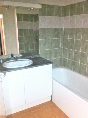 Location Appartement 3 pièces 64m² GIMONT 32200 - Photo 3