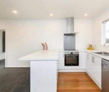 Feilding Flair - Chic, Updated Home with ... - Photo 5