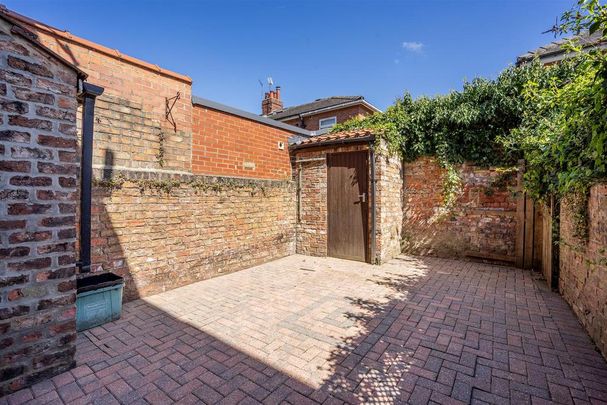 2 bedroom terraced house to rent - Photo 1