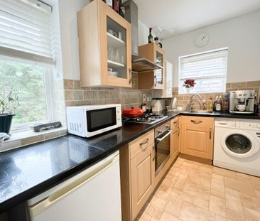 1 bed flat to rent in Foxheath, Wayland Close, Bracknell, Berkshire... - Photo 4