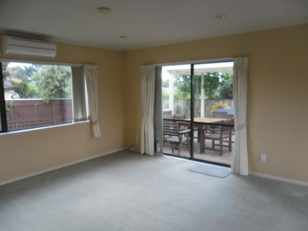 Paraparaumu - 3 Bedrooms - Photo 4