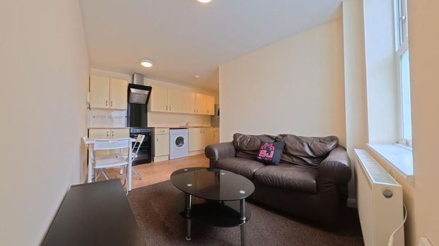 3 bedroom end of terrace house to rent - Photo 1