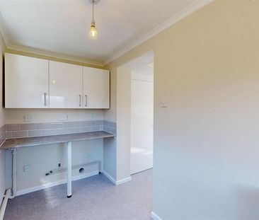 2 bedroom semi-detached house to rent - Photo 2