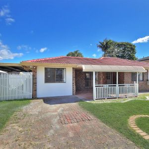 Charming Rental Opportunity in Hillcrest: Spacious House Available for Lease! - Photo 3