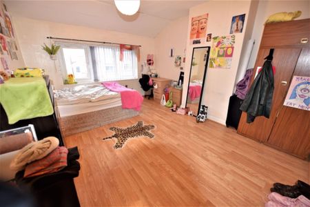 3 bedroom House in Brudenell Road, Leeds - Photo 5