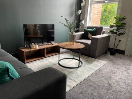 Beechwood Crescent (Room 5), Burley , Leeds - Photo 2