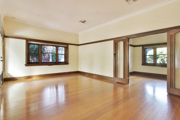 LOCATION & BIG ON SIZE! - Photo 1