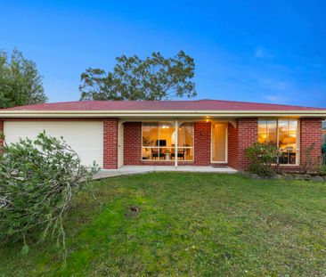 35 Grevillea Place, Pakenham VIC 3810 - House For Rent | Domain - Photo 2