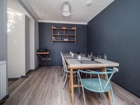 5 bedroom semi-detached house to rent - Photo 2