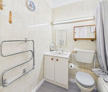 1 bedroom retirement property to rent - Photo 2