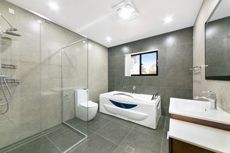 Spacious and Stylish Family Residence for Contemporary Living! - Photo 5