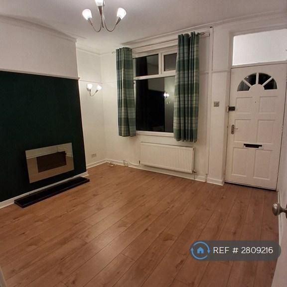 2 bedroom end of terrace house to rent - Photo 1