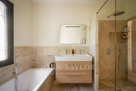 Maison à louer Valbonne, Cote d'Azur, France7 500 EUR / Mois - Photo 4