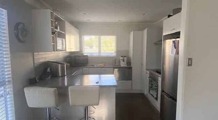 Charming 3BR Home in Bucklands Beach - Photo 2