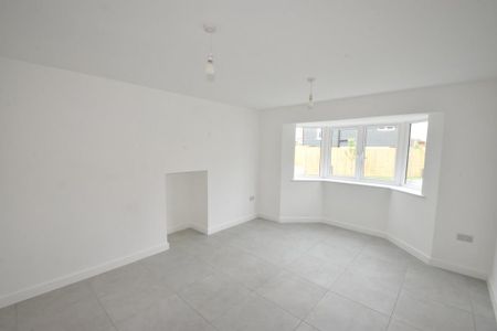 4 bedroom detached house to rent - Photo 2