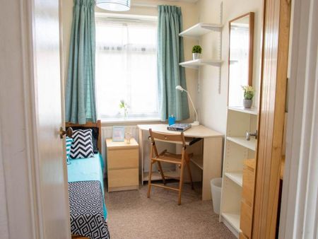 4 bedroom terraced house to rent - Photo 4