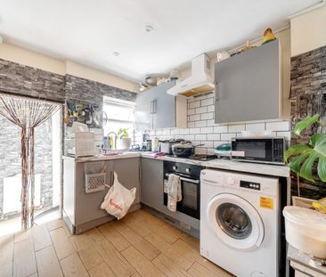 Terraced House to rent - Rural Vale, Gravesend, Kent, DA11 - Photo 3