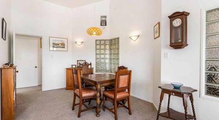 Spacious Family Home in Double Westlake Zoned - Photo 2