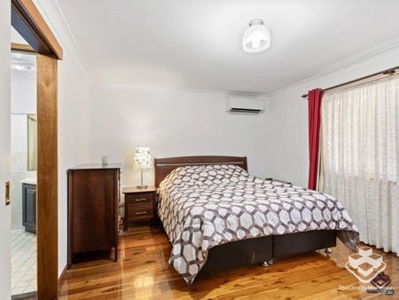 Spacious Family Home with Multiple Living Areas in Aspley - Photo 5