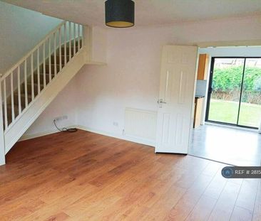 3 bedroom end of terrace house to rent - Photo 2