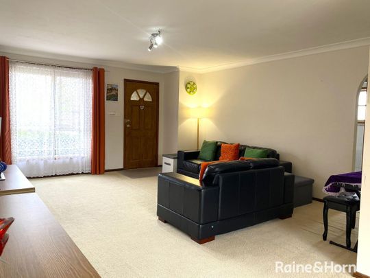 COZY TWO BEDROOM VILLA IN A QUIET LOCATION! CLOSE TO ALL INGLEBURN AMENITIES! - Photo 1