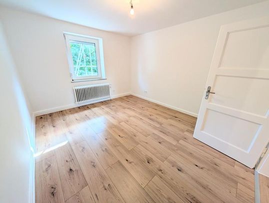 **Ihr neues Zuhause: +Erdgeschoss +frisch renoviert +eigener Garten +neues Tageslichtbad** - Photo 1