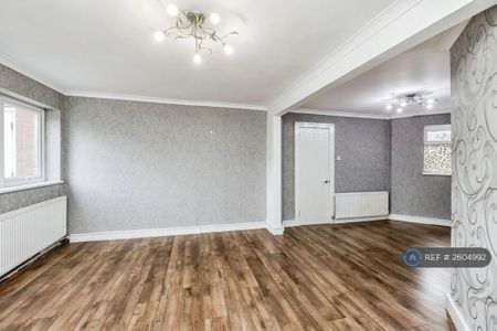 3 bedroom terraced house to rent - Photo 3