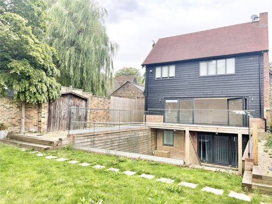 The Stables, Allum Lane - Photo 1